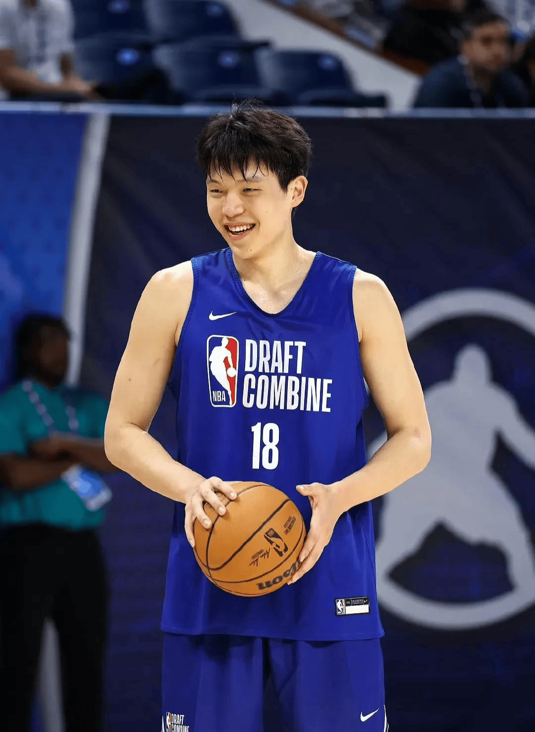 NBA季后赛集结日走向成谜；新疆广汇更衣室发声；气氛紧张；资深球员宣示担当的简单介绍