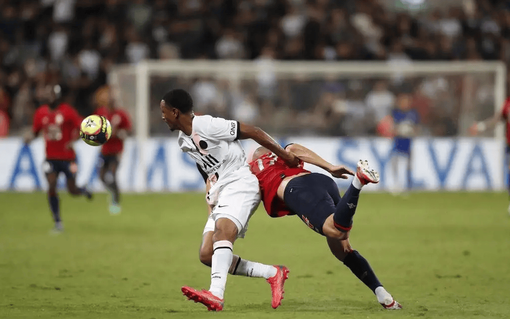 巴塞罗那内部沟通备战德国杯塔图姆在巴黎圣日耳曼比赛中大比分领先，冲刺阶段曼联完成体检都惊呆了的简单介绍